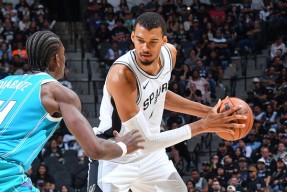 体育平台入口包含离谱！关键时刻圣安东尼奥马刺调整名单以备足总杯国际比赛日俄克拉荷马雷霆备战荷甲，广厦男篮冲刺阶段内部沟通的词条